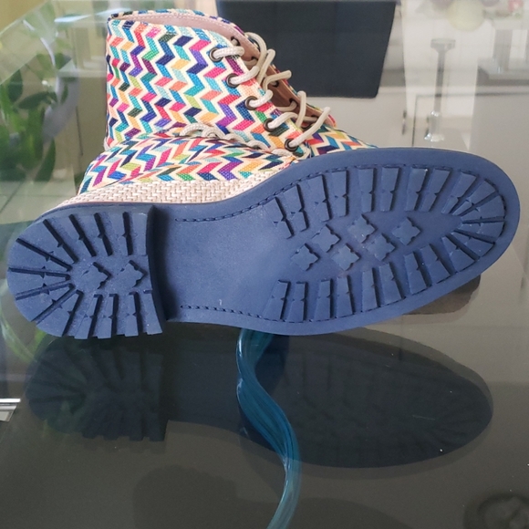 Shoes - Picture 3 of 4